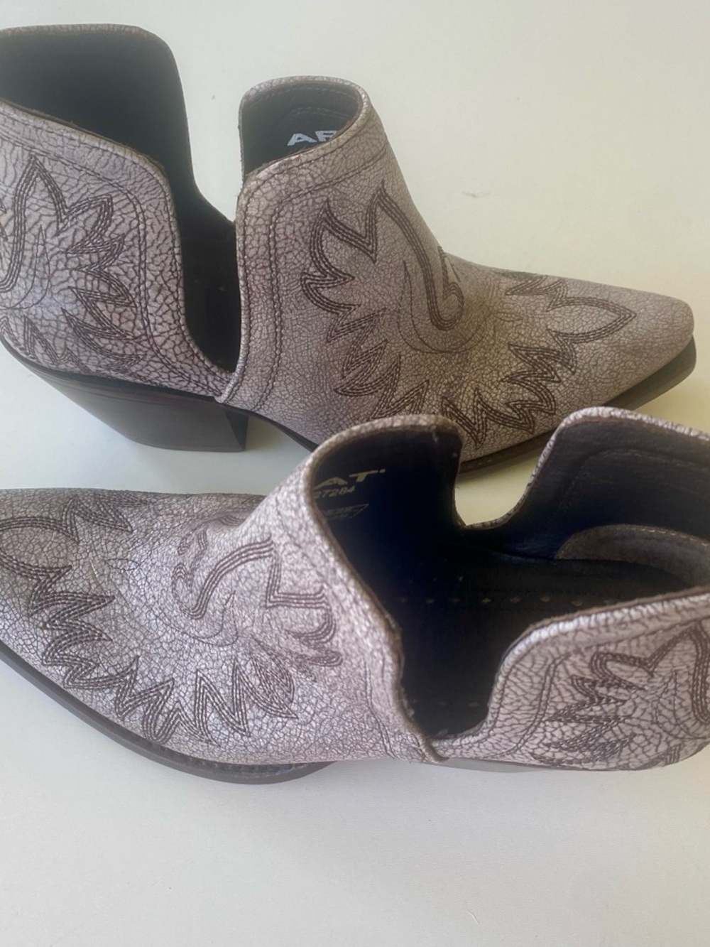 Ariat Dixon Crackle Distressed Ankle Boot Sz 9 $210 Last Markdown - Picture 5 of 8